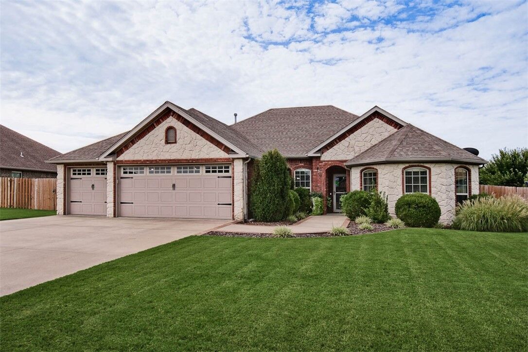 Property Photo: 3505 SW Windy Oak Avenue AR 72713