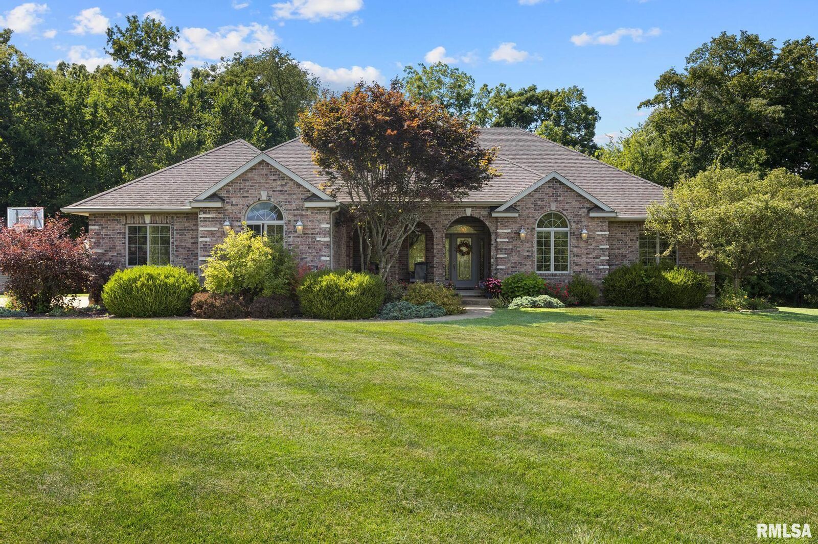 Property Photo: 753 Santa Fe Trail IL 61548