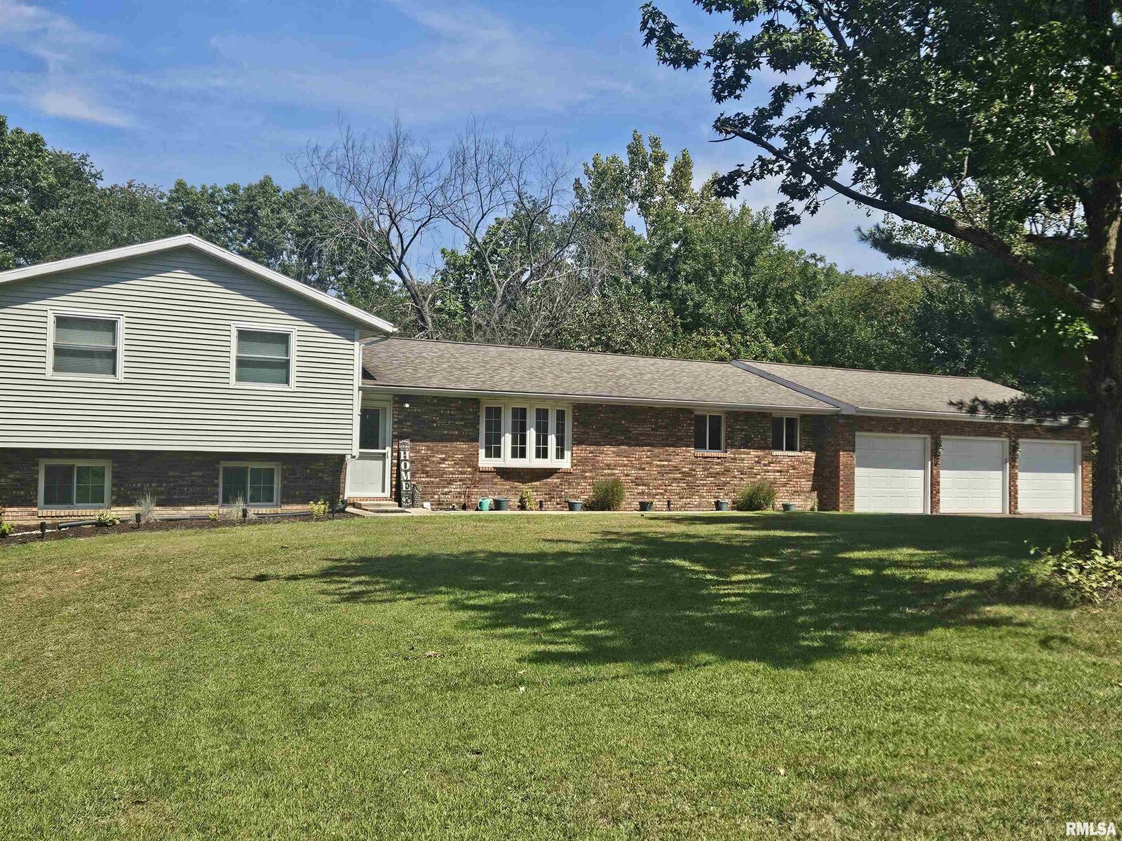 Property Photo: 10821 W Woodhaven Drive IL 61536