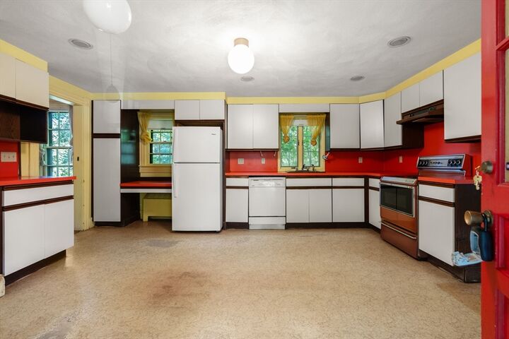 Property Photo:  132 Moreland St  MA 01609 