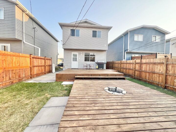 Property Photo: 808 Birchwood Close AB T0J 0Y6