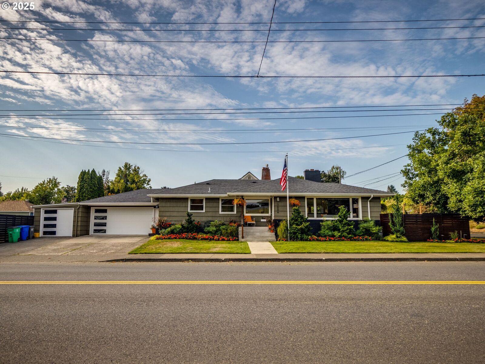 Property Photo:  7006 NE Prescott St  OR 97218 