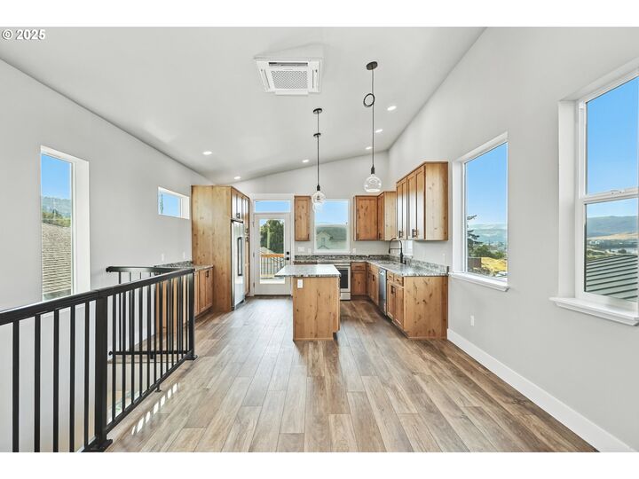 Property Photo:  914 Clark St  OR 97058 