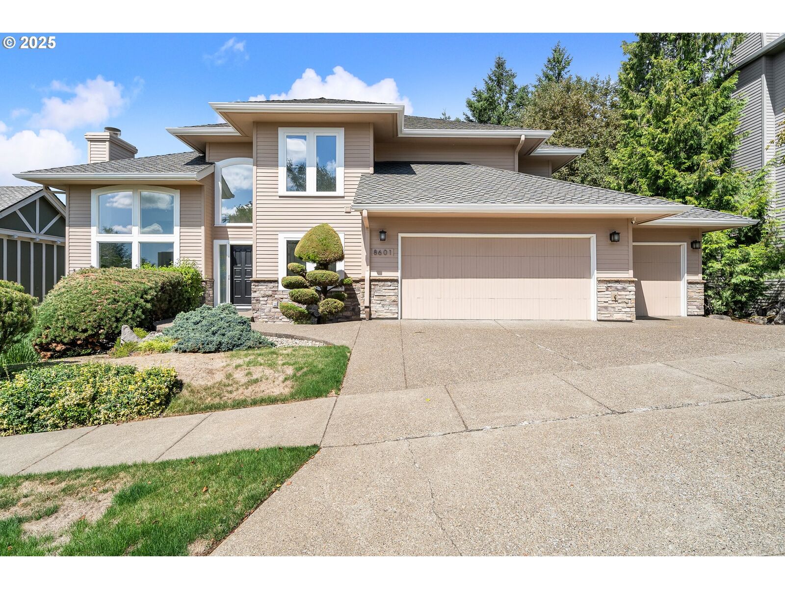 Property Photo:  8601 NW Hazeltine St  OR 97229 