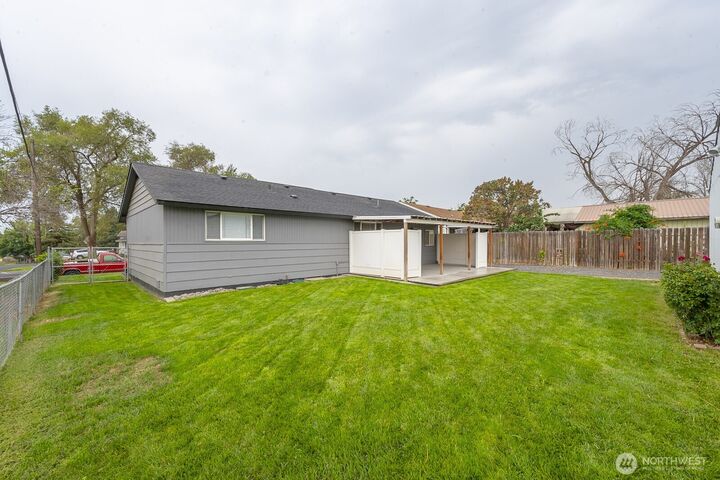Property Photo: 630 W Loop Drive WA 98837
