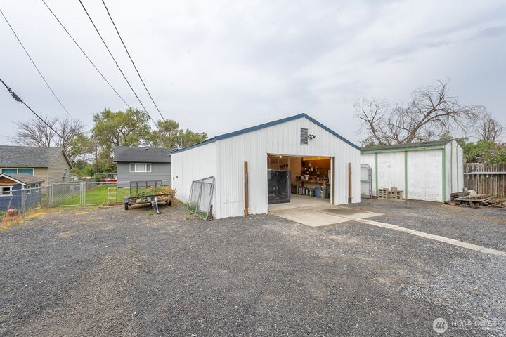 Property Photo:  630 W Loop Drive  WA 98837