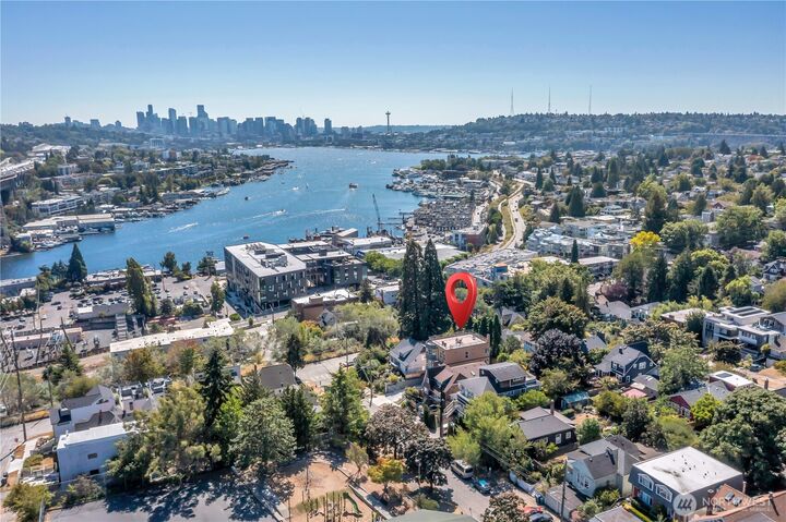 4019  4th Avenue NE B  Seattle WA 98105 photo