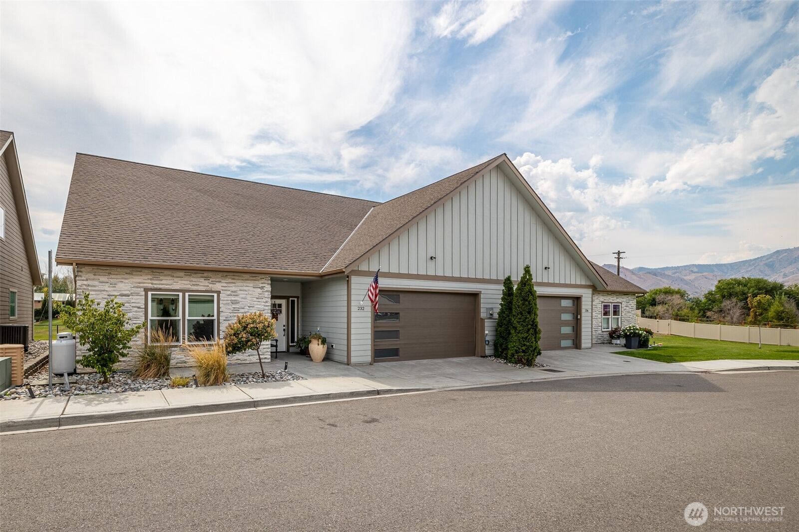 Property Photo: 232 Solomon Loop NW WA 98802