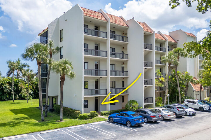 Property Photo: 3000 Presidential Way #101 FL 33401