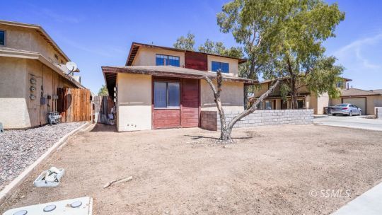 Property Photo: 940 W Perdew Ave CA 93555