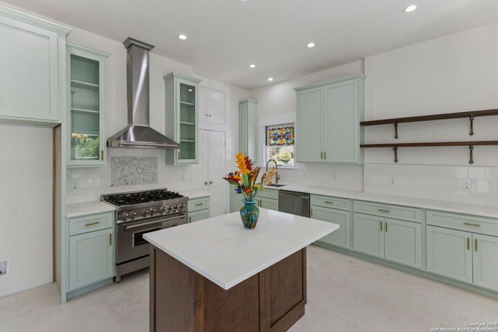 122 Leopold  San Antonio TX 78210 photo