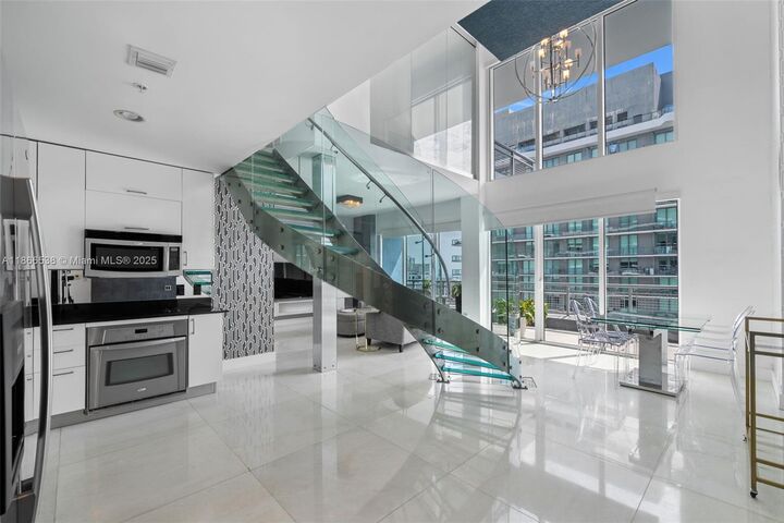 Property Photo: 60 SW 13th St 4606 FL 33130