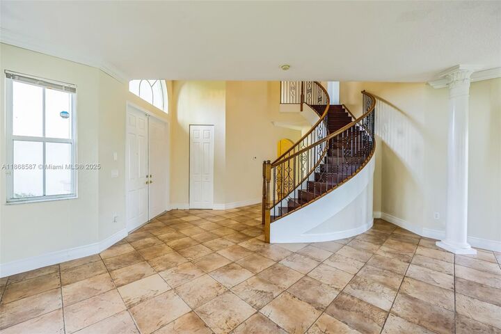 Property Photo: 17098 SW 16th St FL 33027