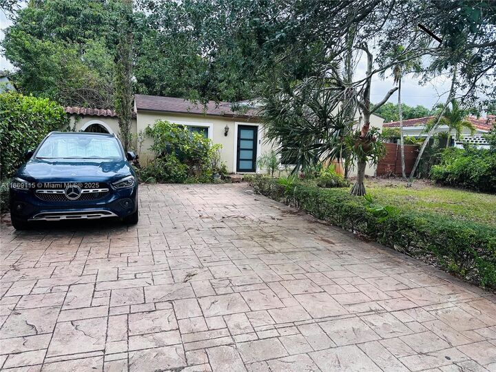 4371 SW 14th St  Miami FL 33134 photo