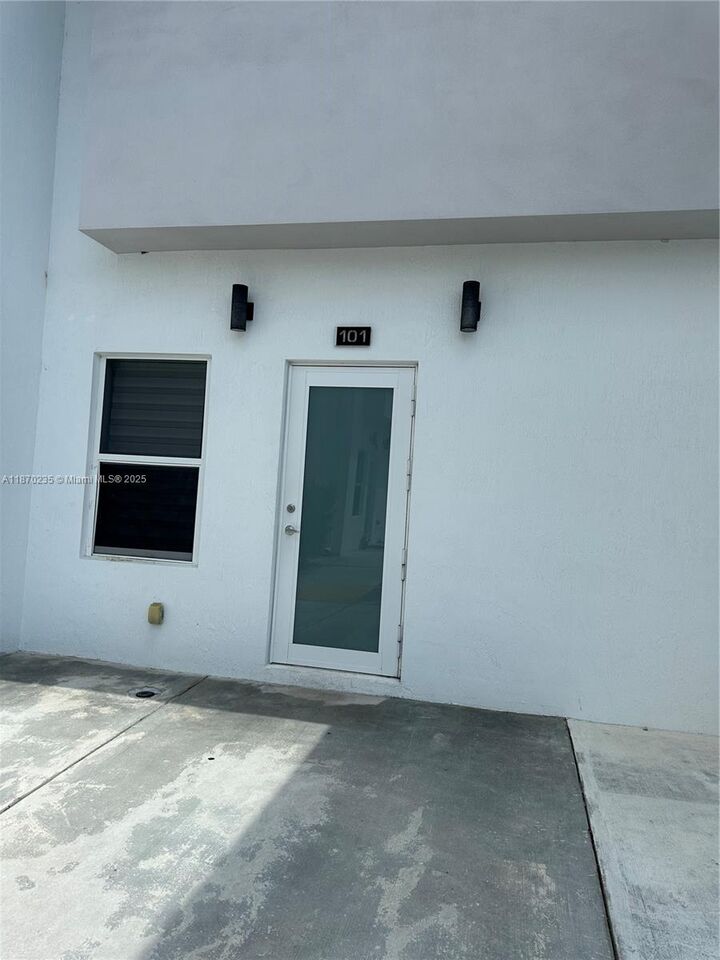Property Photo: 6400 SW 139th Avenue Rd 103 FL 33183