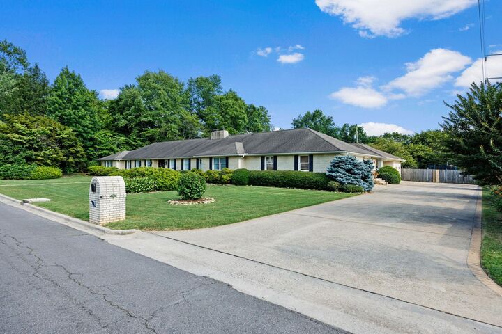 1712 Woodland St NW  Cullman AL 35055 - CULLMAN photo