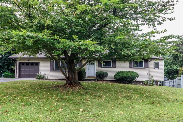Property Photo: 8 Lakewood Terrace CT 06776