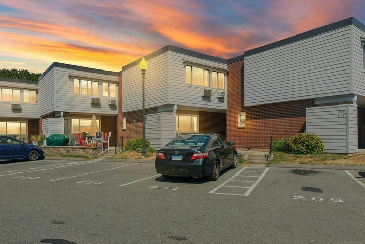 204 West Walk 204  West Haven CT 06516 photo