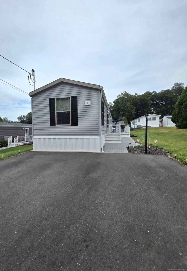 Property Photo:  9 South Road  CT 06489 