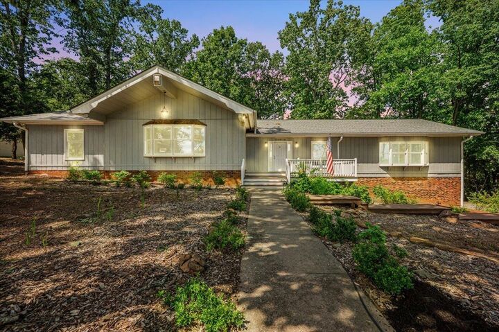 Property Photo: 201 Stoneridge Road SC 29306