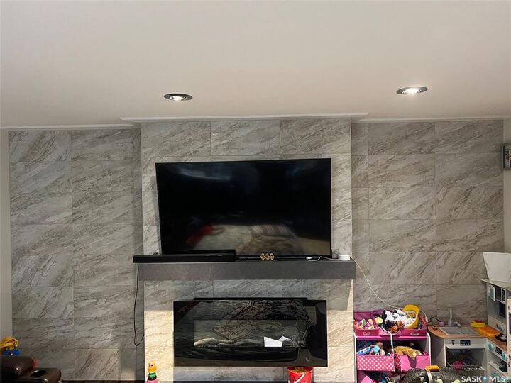 Property Photo: 374 Pichler Crescent SK S7V 0G3
