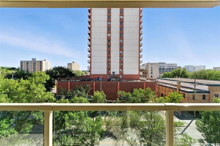 Property Photo: 303 5th Avenue N 401 SK S7K 2P6