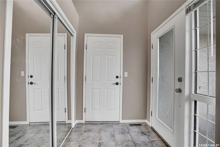 Property Photo:  302 Blackthorn Crescent  SK S7B 1V1 