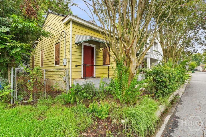 Property Photo: 1004 Wolf Street GA 31401
