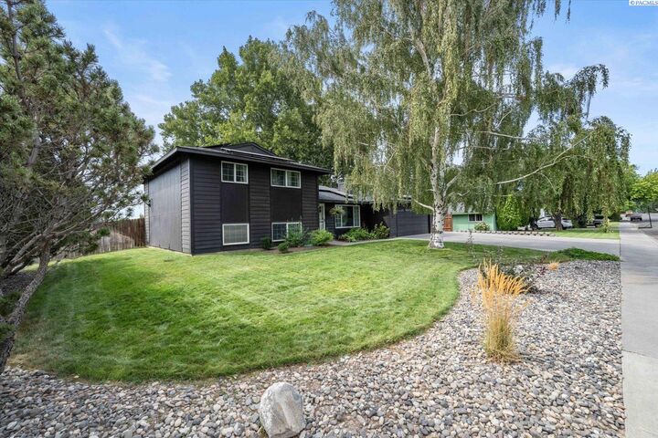 Property Photo: 1108 S Belfair St WA 99338