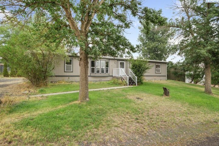 Property Photo: 260 S Ellis Street WA 99161