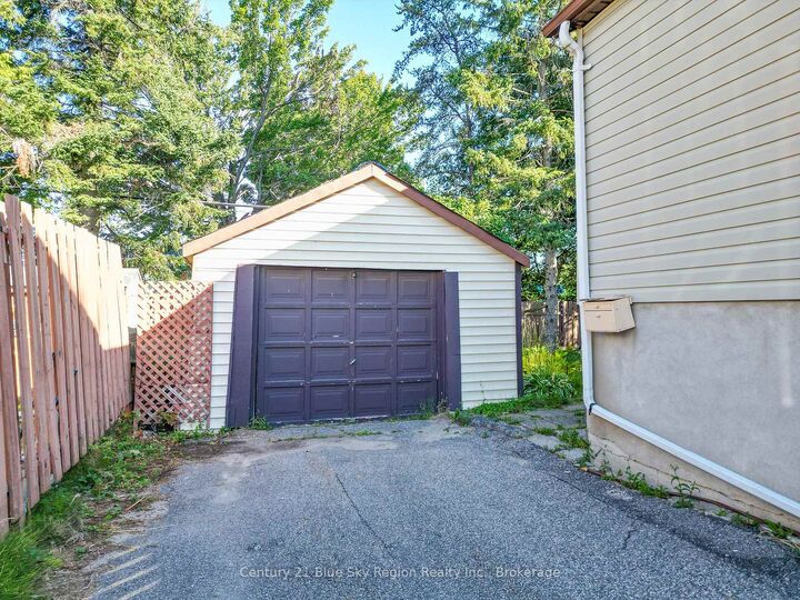 Property Photo:  536 Aberdeen Avenue  ON P1B 7H7 