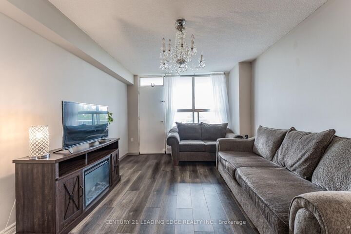 Property Photo: 940 Caledonia Road 611 ON M6B 2G8