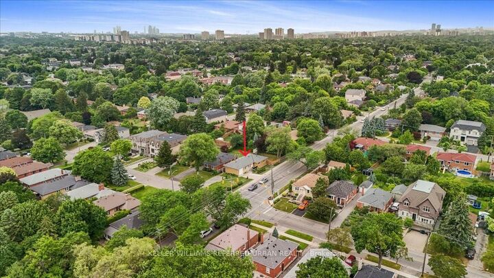 Photo de la propriété: 182 Park Home Avenue ON M2R 1A2