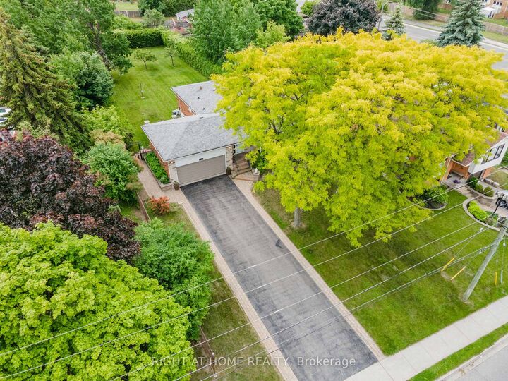 Property Photo: 109 Crawforth Street ON L1N 3S4