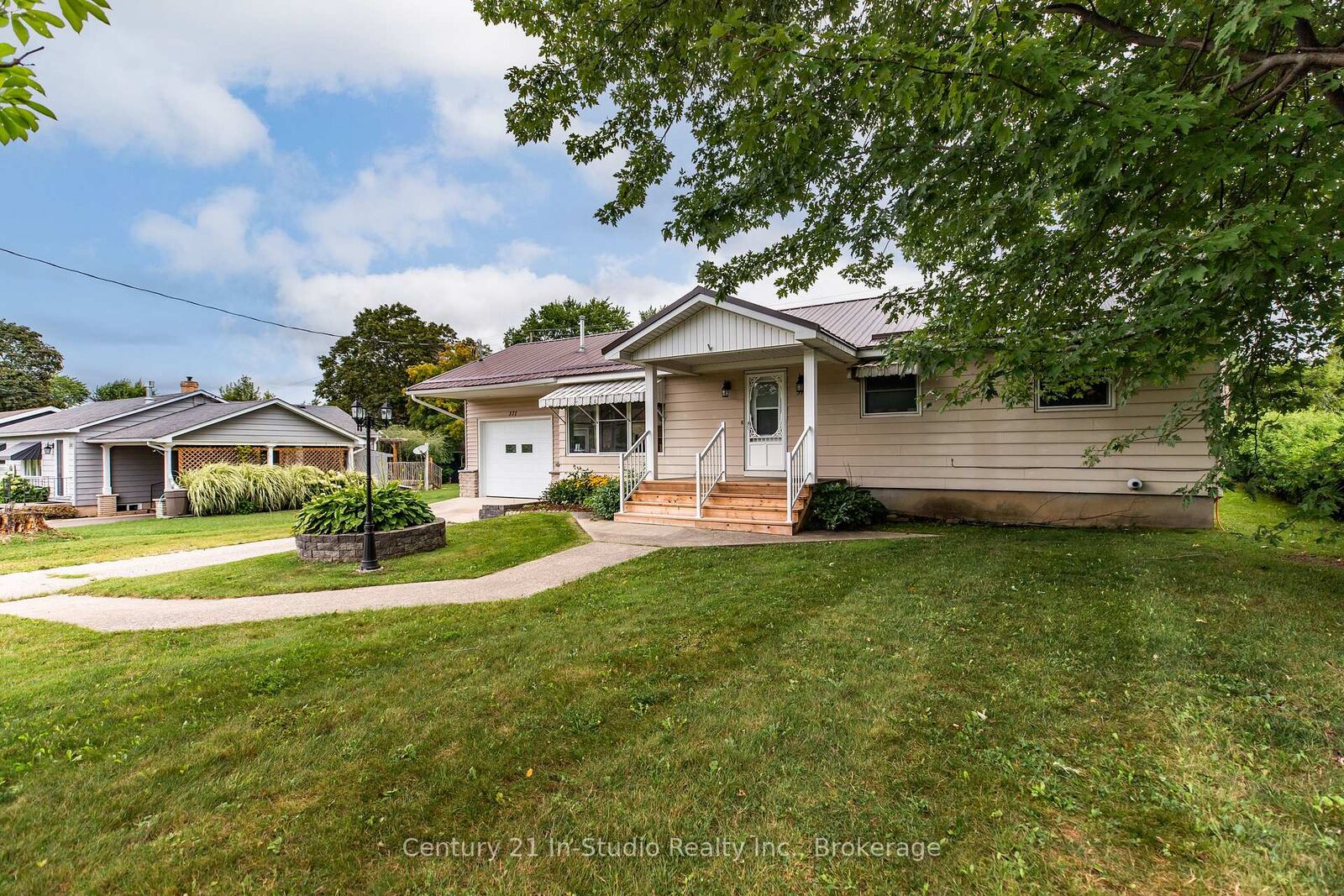 Property Photo: 371 Hunter Street ON N0H 2T0