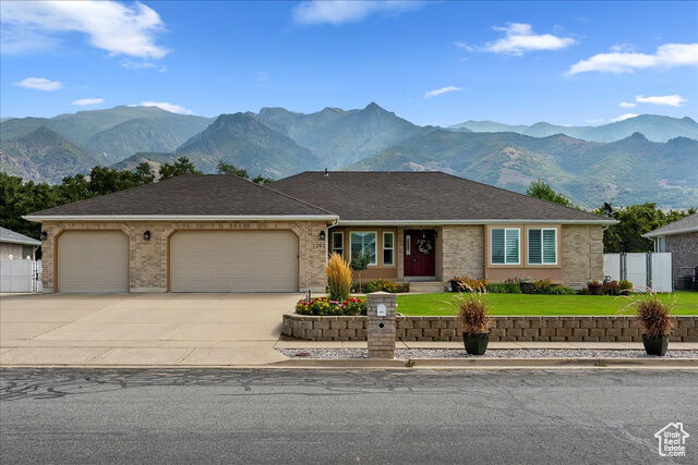 Property Photo: 1262 N 2575 E UT 84040