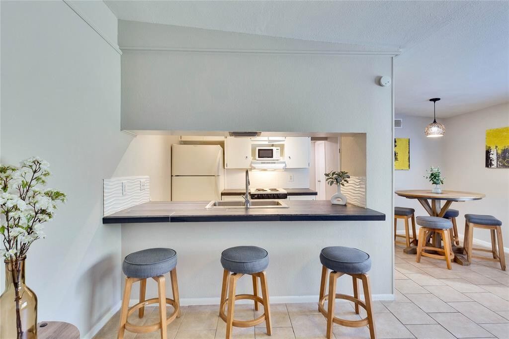 Property Photo: 2408 Longview Street 205 TX 78705