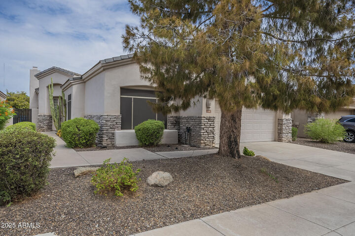Property Photo:  3910 E Carson Road  AZ 85042 