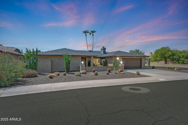 Property Photo: 16030 N 61st Place AZ 85254