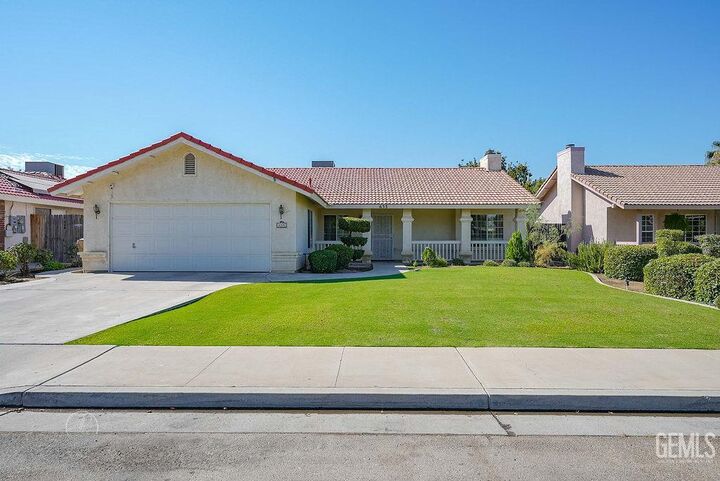 Property Photo: 633 Sun Rose Avenue CA 93308
