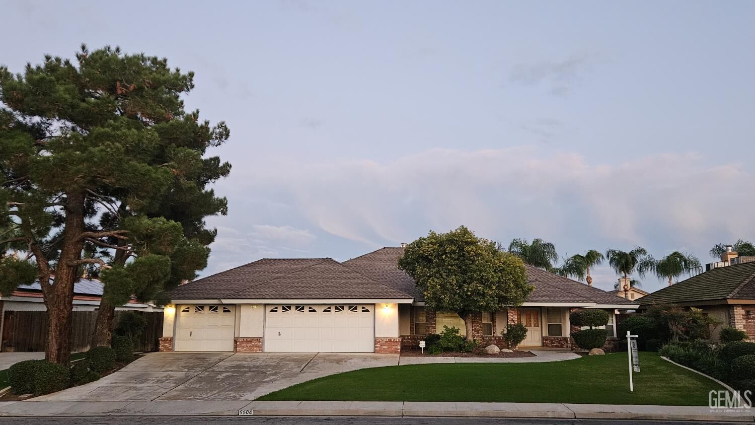 Property Photo: 5504 Danbury Court CA 93312