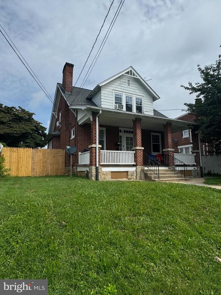 Property Photo: 885 Manor Street PA 17603