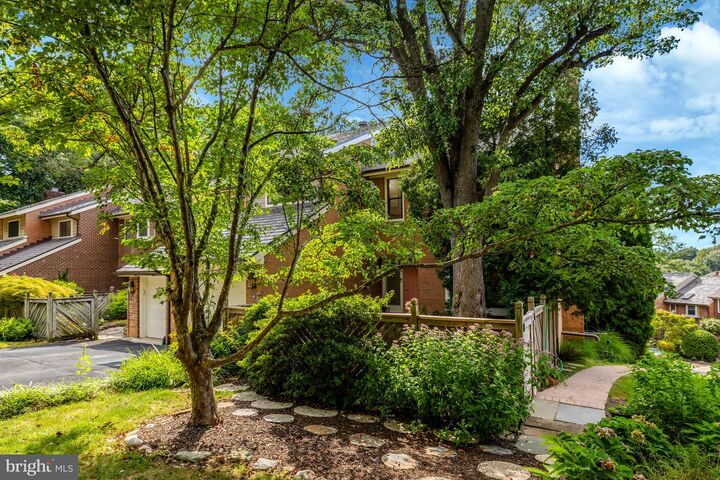 Property Photo: 11088 Glade Court VA 20191