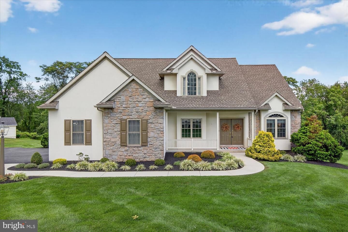 Property Photo:  18 Farmington Way  PA 17560 