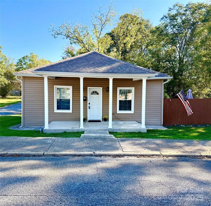 301 S Mountain Street  Cherryville NC 28021 photo