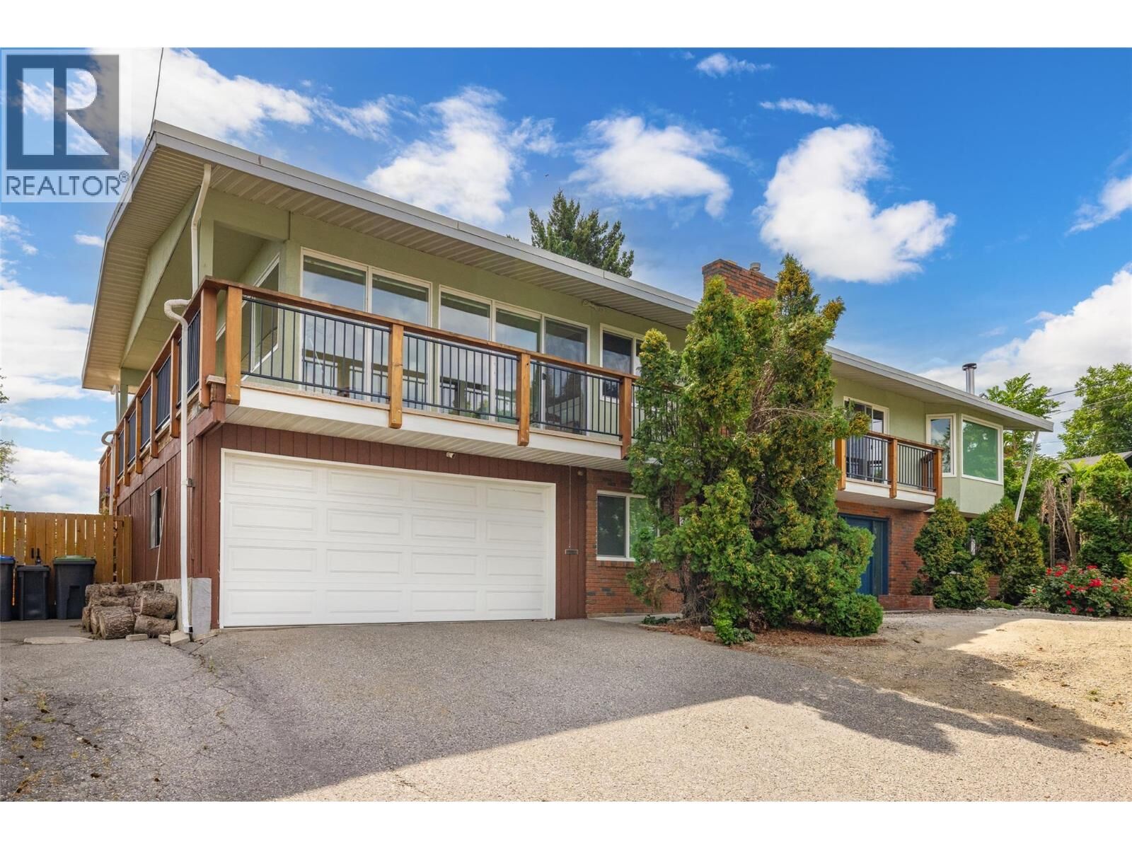 Photo de la propriété:  2415 Collingwood Road  BC V1Z 2C3 