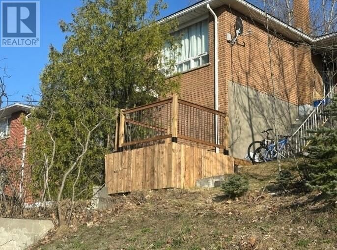 Photo de la propriété:  147 Hyland  ON P3E 1R7 
