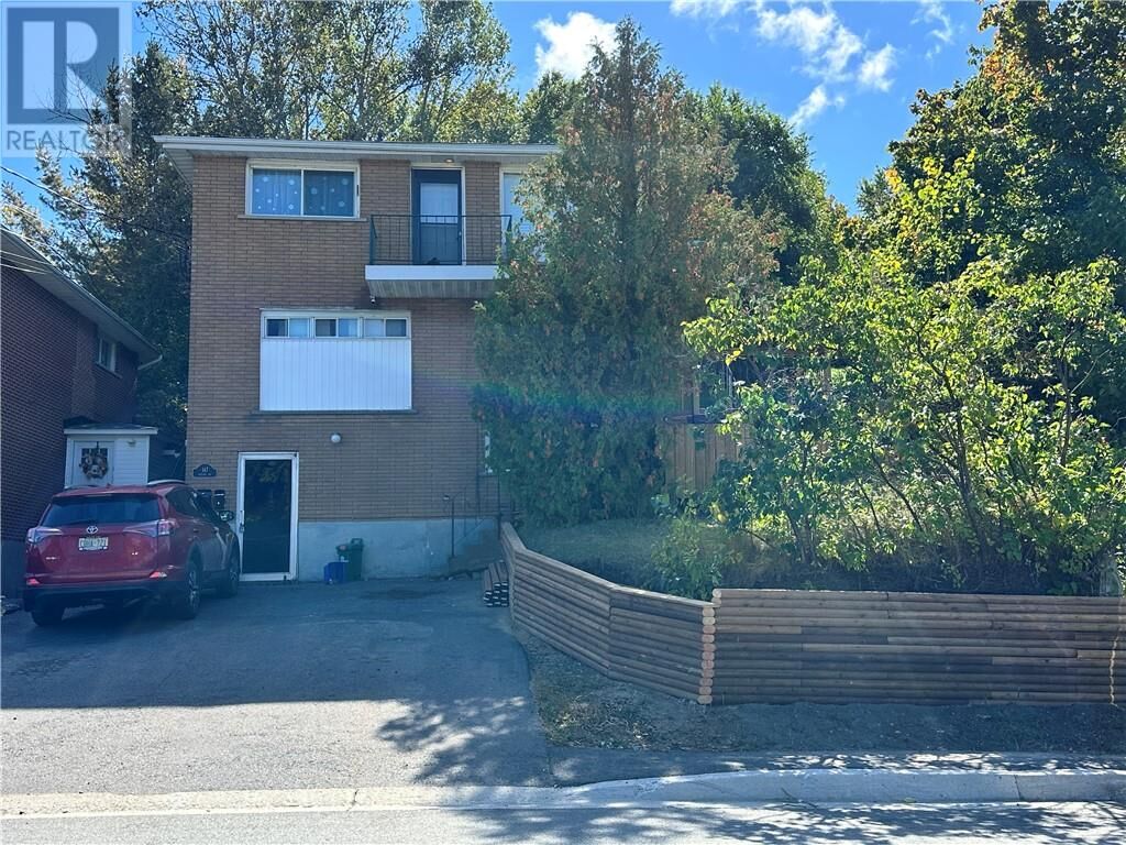 Photo de la propriété:  147 Hyland  ON P3E 1R7 