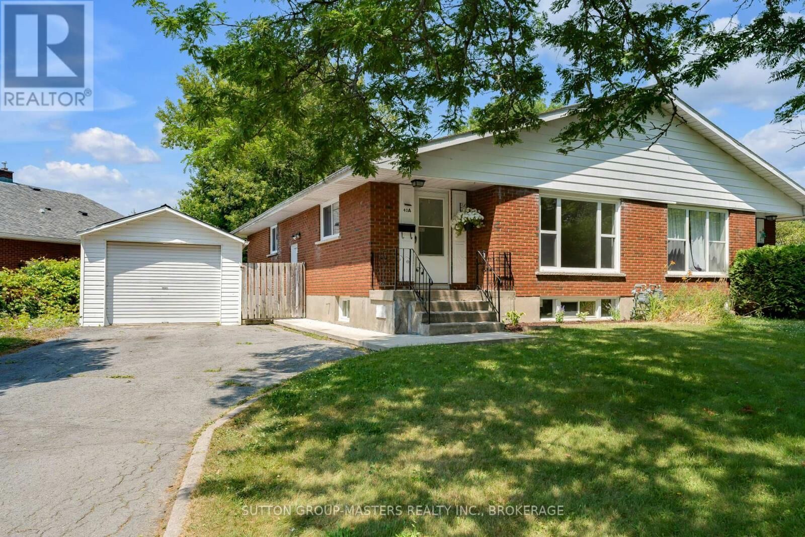 Property Photo: 40 Crescent Drive ON K7M 4J5