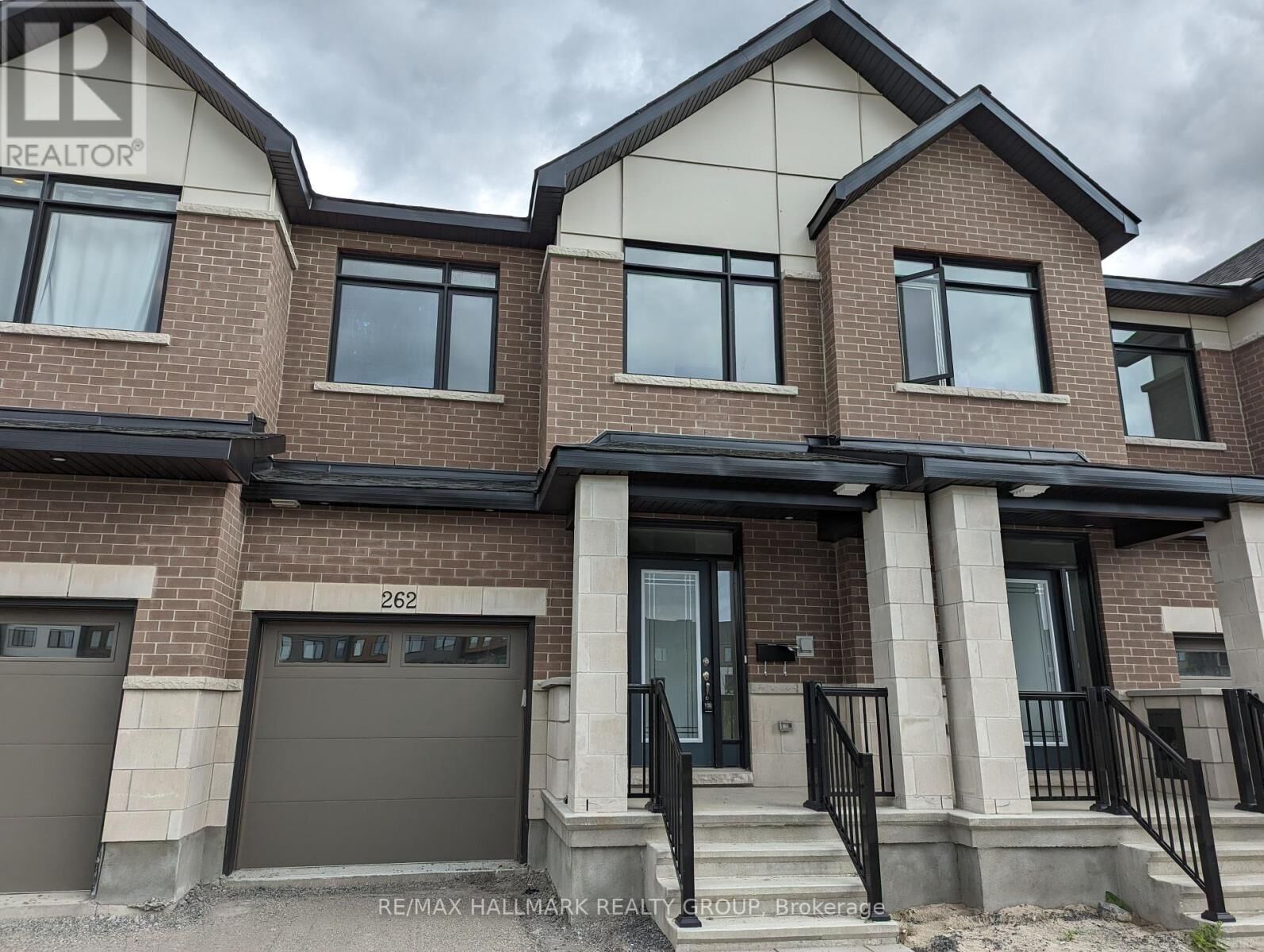 Photo de la propriété:  262 Darjeeling Avenue  ON K2J 6Z1 